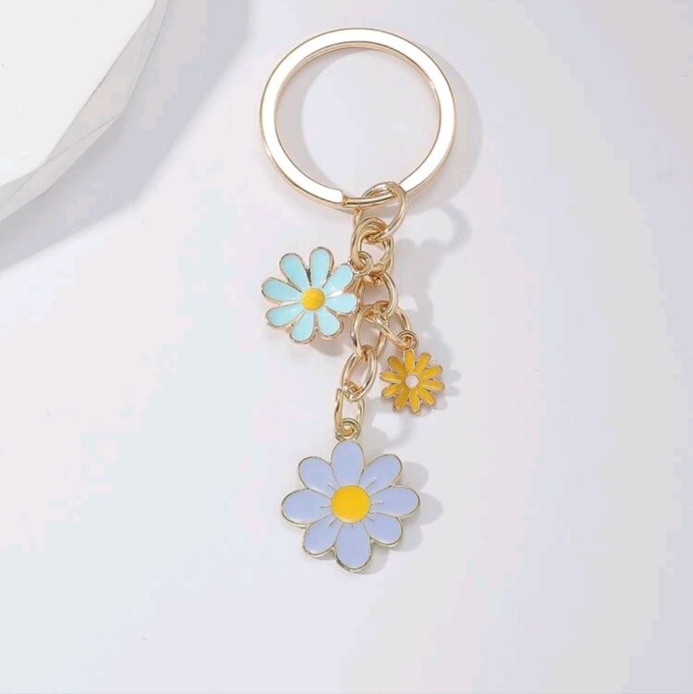 🌼 Adorable Daisy Keychain - Picture 2 of 5